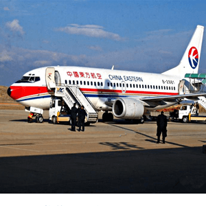 西郊机场空运航空快运业稳步发展的原因是什么？